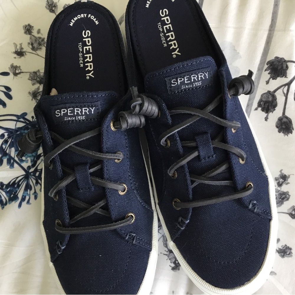 Sperry women’s Crest vibe , canvas, navy blue Size 10 Sneakers